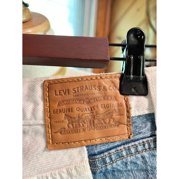 Levi's Two Tone Colorblock Wedgie Fit Cutoff Denim Jean Shorts Blue and White - Picture 8 of 8